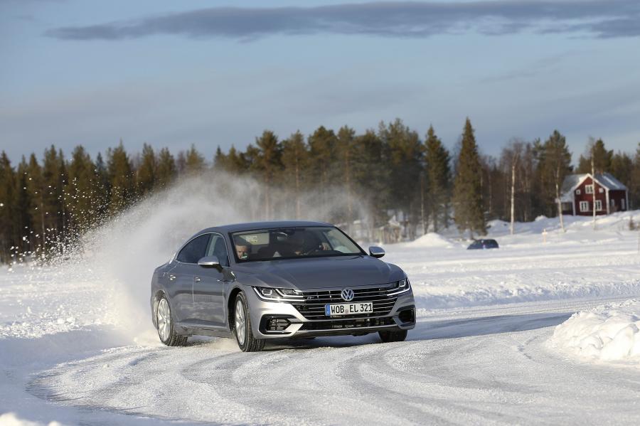  Volkswagen Arteon 4Motion R-Line 2017 года  (WW) (фото 27 из 30)